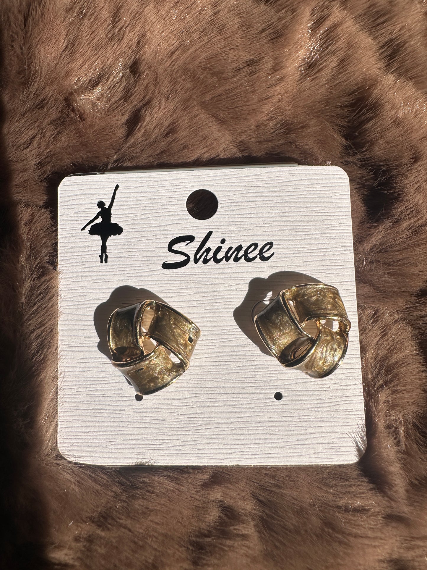 Enamel studs in peach