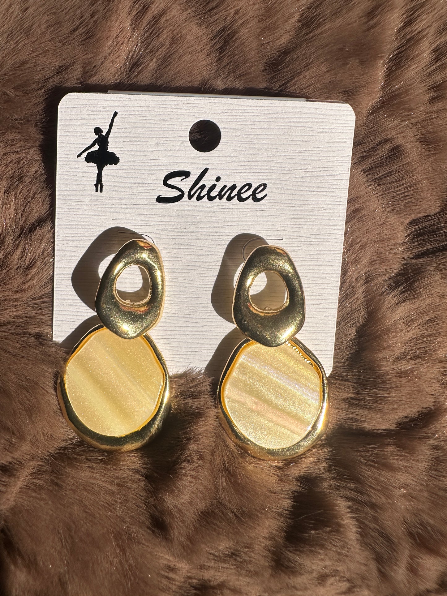pearlescent Enable special earring in peach