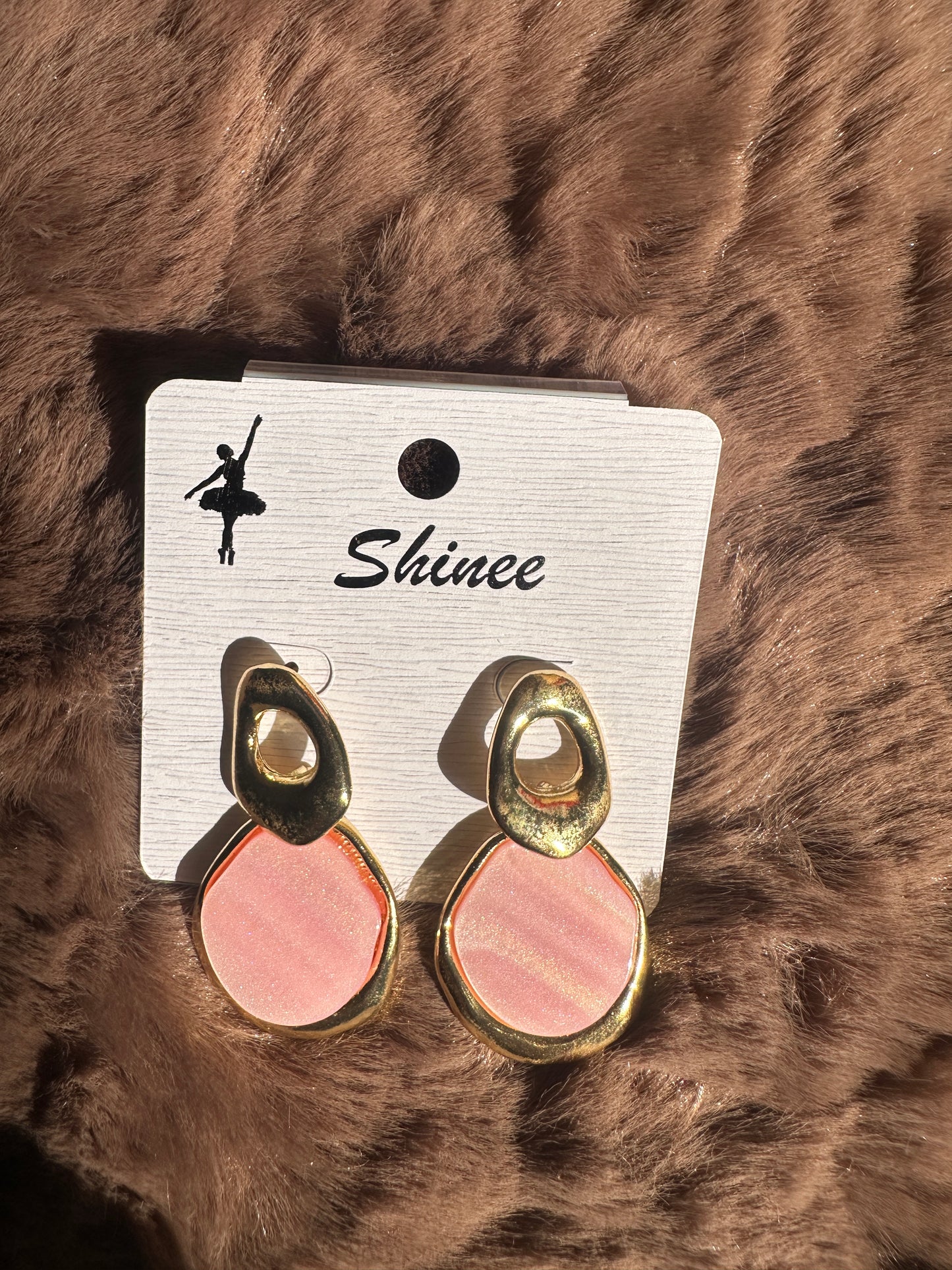 Pearlescent Enable special earring in pink