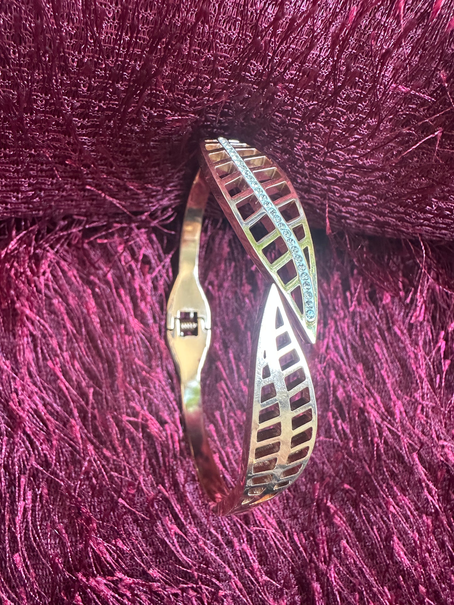 Golden kada with leaf design with stone